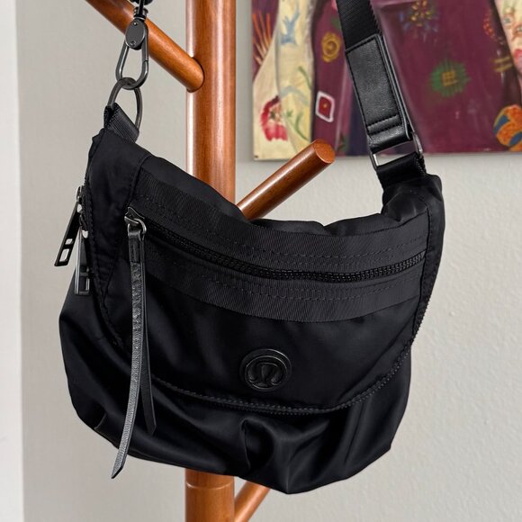 Lululemon - Festival Bag in Black - Picture 3 of 16